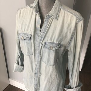 Aritzia TNA boyfriend fit denim shirt